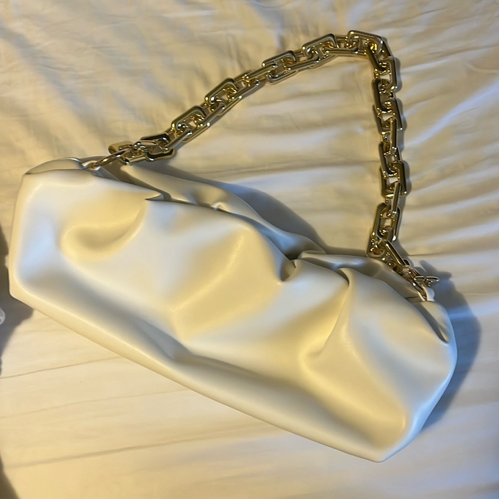 Cloud bag dumpling shoulder / gold chunky strap